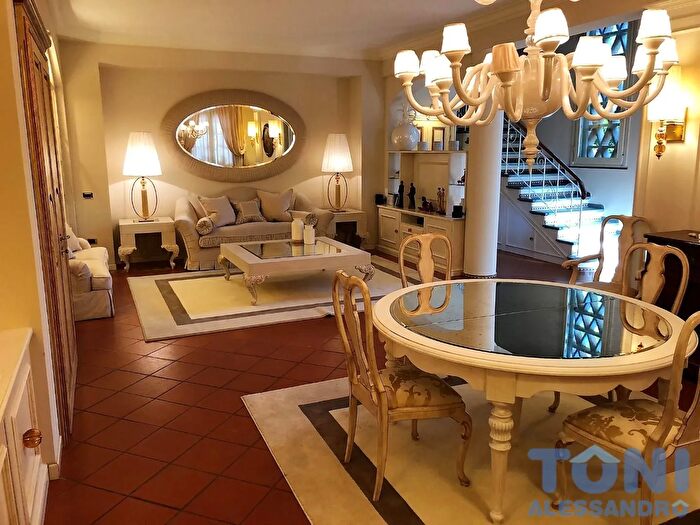 Casa con 12 locali in affitto in Fucecchio