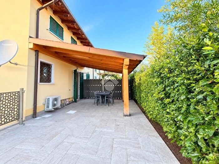 Appartamento trilocale in vendita in Via San Vincenzo, Rovato