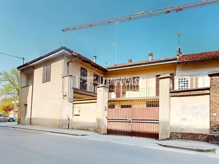 Casa con 7 locali in vendita in Via Monte Grappa, Bra