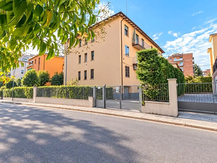 Appartamento trilocale in vendita in Via Frescobaldi, Bologna