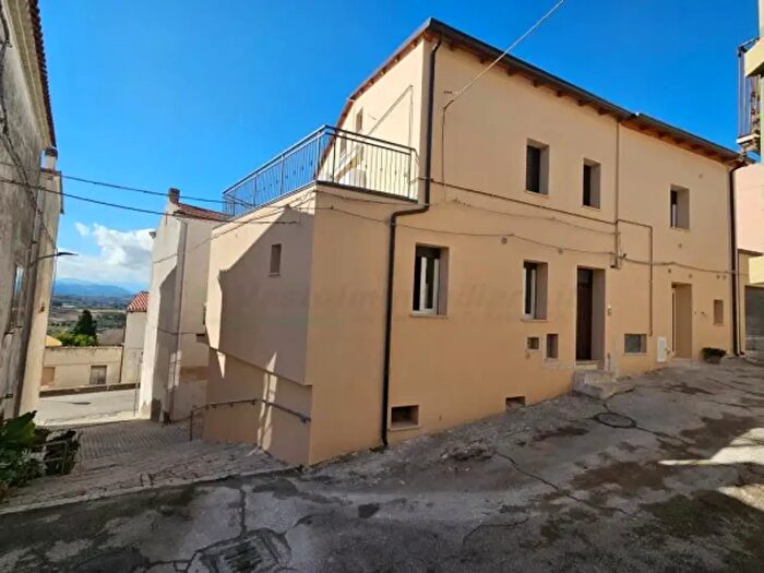 Appartamento trilocale in vendita in Via Giovanni Randaccio, Montecilfone