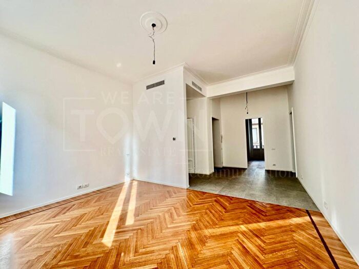 Appartamento trilocale in affitto in Piazza Santa Maria Beltrade, Duomo, Milano