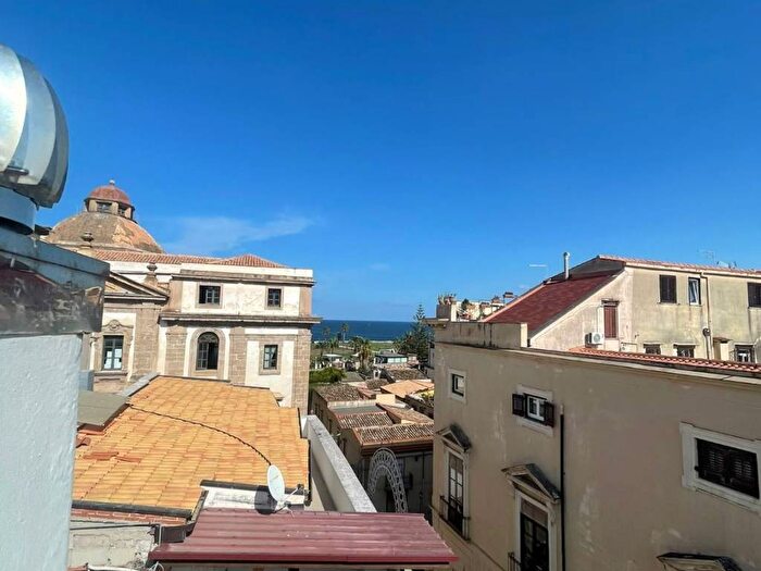 Appartamento con 5 locali in affitto in Via Nicolò Gervasi, Kalsa, Palermo
