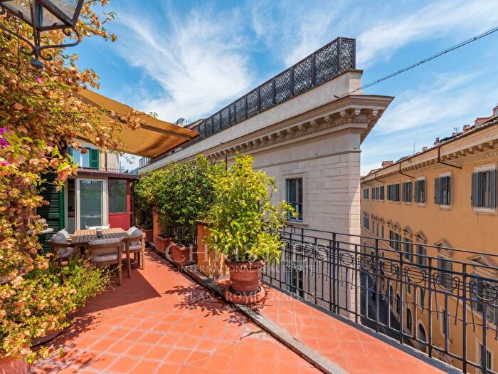 Casa con 6 locali in affitto in Via della Fontanella di Borghese, Montecitorio, Roma