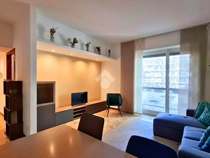 Appartamento trilocale in affitto in Via Cenisio, Milano