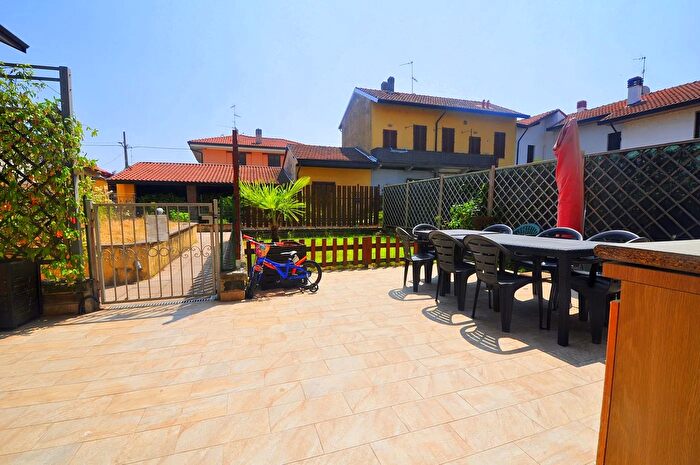 Appartamento trilocale in vendita in Buscate