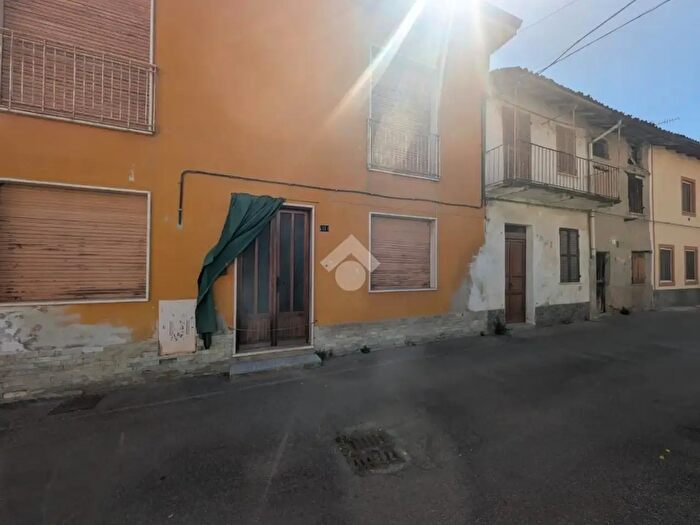 Casa con 8 locali in vendita in Via Edmondo De Amicis, Rivalta Bormida