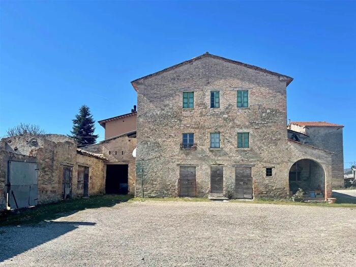 Casa con 11 locali in vendita in Citta Di Castello