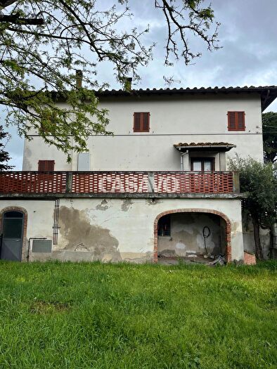 Casa con 16 locali in vendita in Empoli