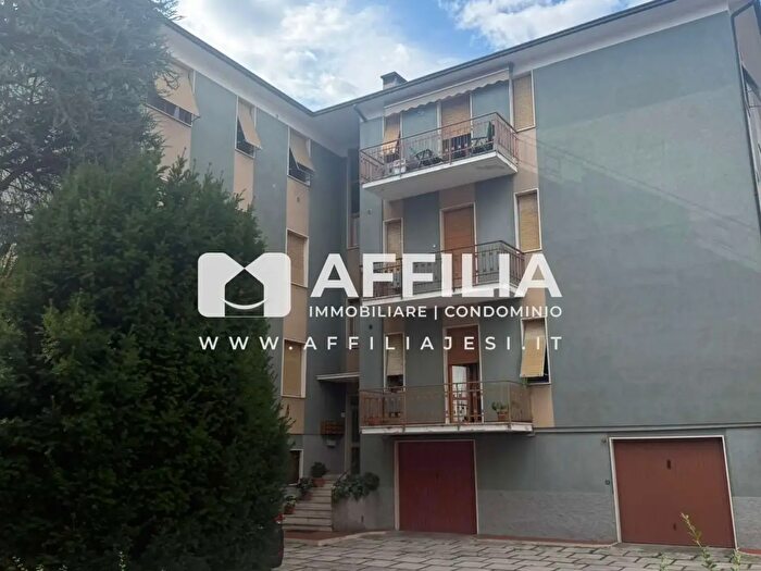 Appartamento con 5 locali in vendita in Via Paradiso, Jesi