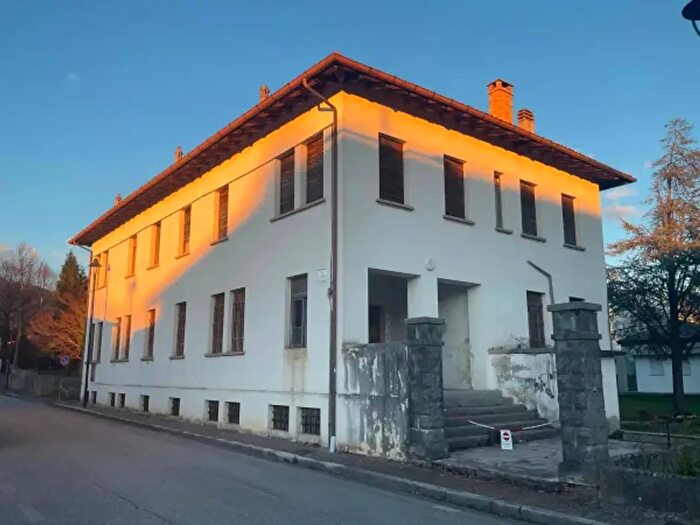 Casa con 6 locali in vendita in Via Giacomo Matteotti, Nimis