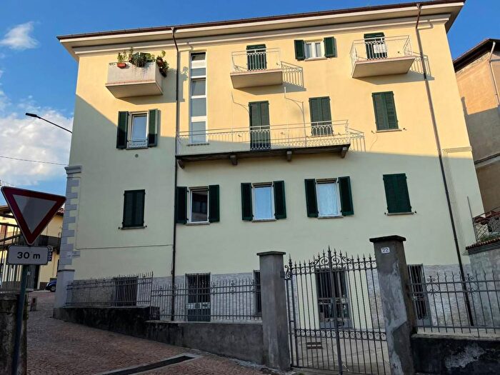 Appartamento bilocale in affitto in Piazza San Francesco, Centro, Luino