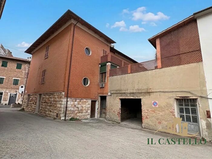Casa con 5 locali in vendita in Piazza dell'Officina, Castiglione Del Lago
