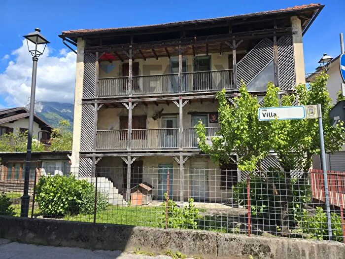 Casa con 10 locali in vendita in Lamon