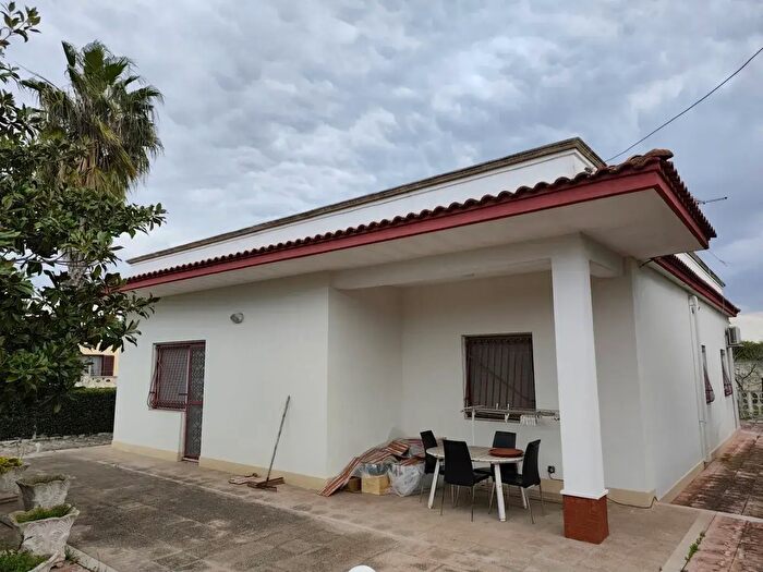 Casa quadrilocale in vendita in Via Orchidee, Taranto