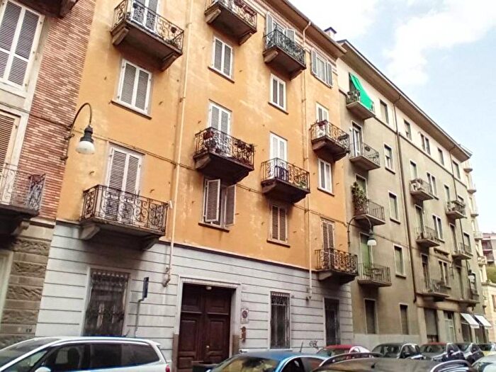 Appartamento trilocale in affitto in Via Scalenghe, Cenisia, Torino