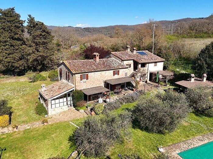 Casa con 12 locali in vendita in Via del Boschetto, Passignano Sul Trasimeno