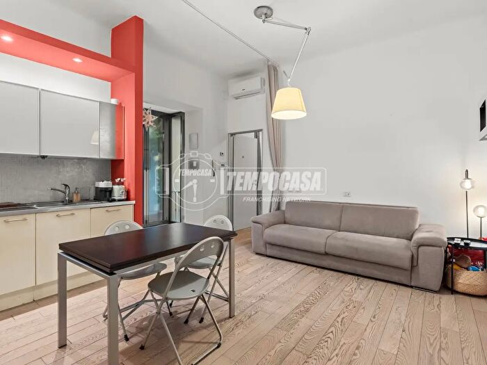 Appartamento bilocale in affitto in Via Curtatone, Milano