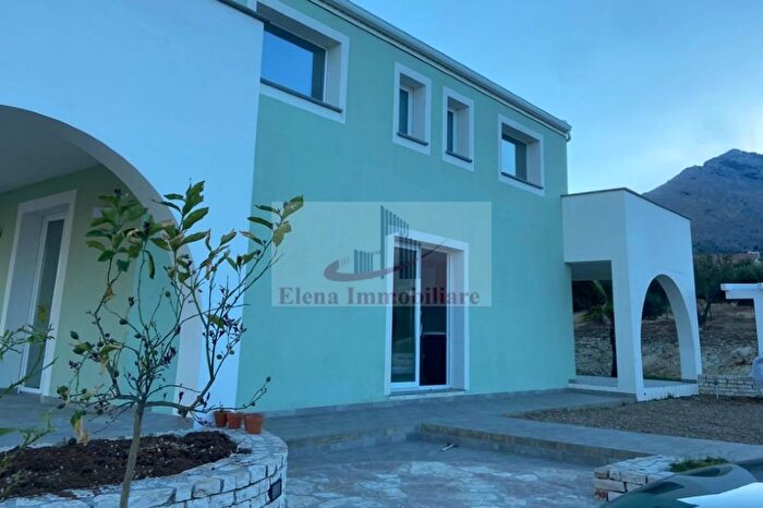 Casa con 5 locali in vendita in Alcamo