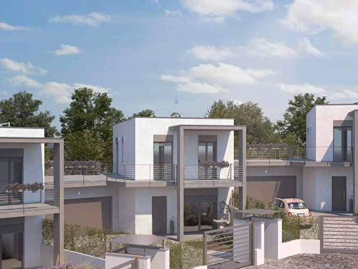 Casa trilocale in vendita in Via Santa Maria, Veniano