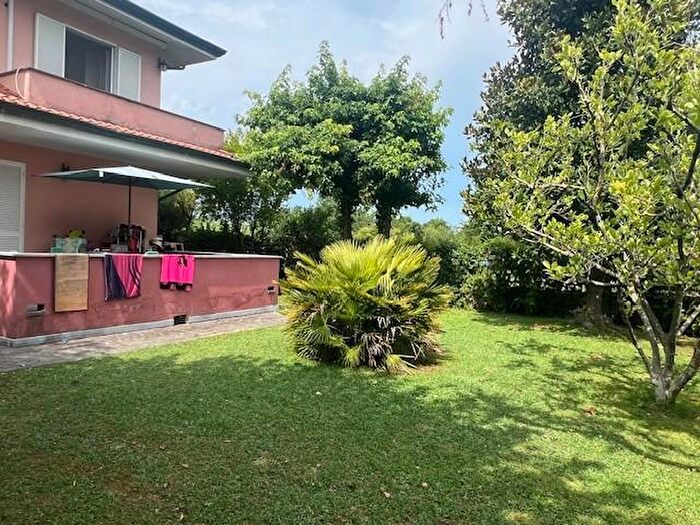 Casa con 8 locali in vendita in Ia Pontremoli, Massa