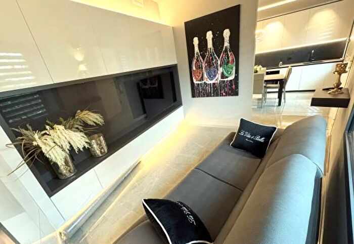 Appartamento quadrilocale in affitto in Viale Giuseppe Parini, Riccione