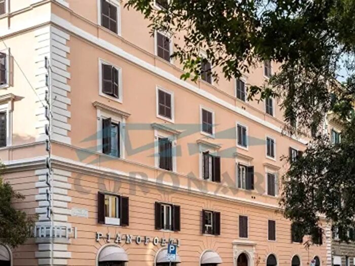 Appartamento trilocale in affitto in Via Vespasiano, Roma