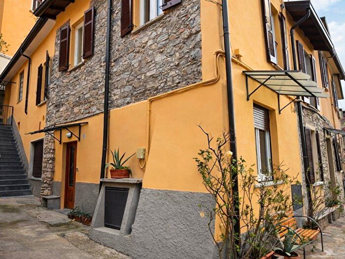 Appartamento bilocale in affitto in Via Giovanni Bertacchi, Valduce Crispi, Como
