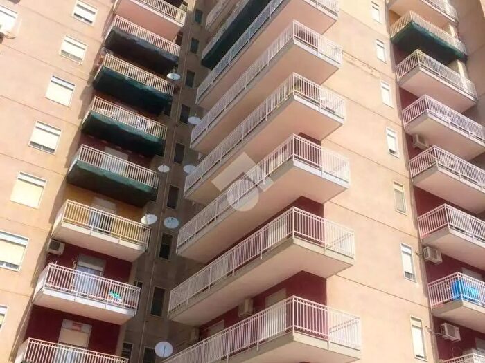 Appartamento quadrilocale in affitto in Via Vincenzo LI Muli, Palermo