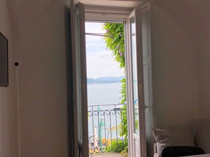 Appartamento bilocale in affitto in Via Giuseppe Mazzini, Belgirate