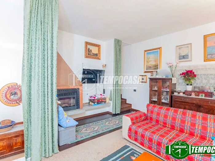 Appartamento quadrilocale in vendita in Via Don Pietro Barberi, Magenta