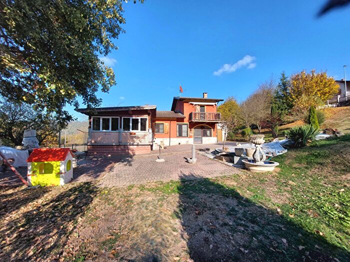 Casa con 8 locali in vendita in Via della Miniera, Nucetto