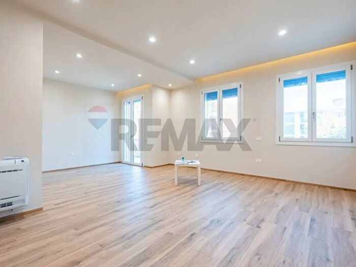 Appartamento trilocale in vendita in Via Campania, Cagliari