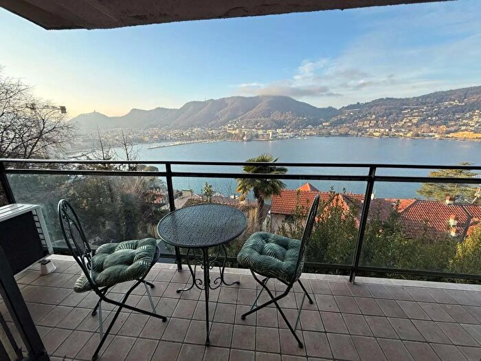 Appartamento bilocale in affitto in Via Torno, Como