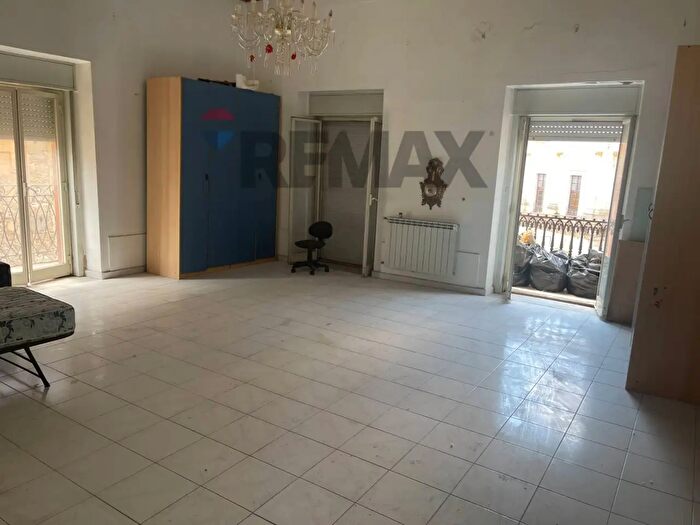 Appartamento con 6 locali in vendita in Via Suterese, Caltanissetta