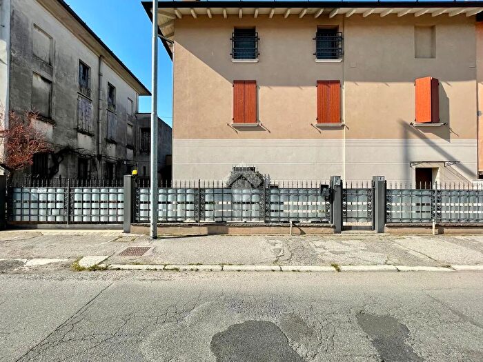 Casa quadrilocale in vendita in Via l Ciocca, Quinzano DOglio