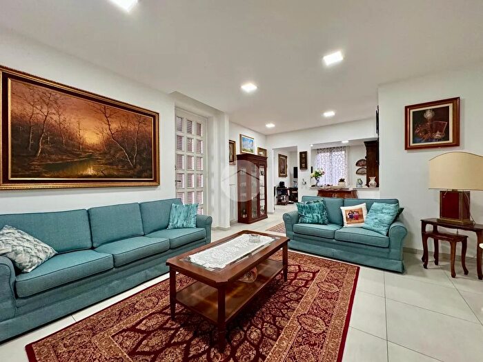 Appartamento quadrilocale in vendita in Via Monti, Peschiera Borromeo