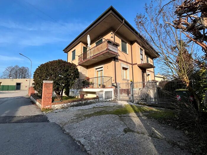 Casa con 5 locali in vendita in Via Roma, Longare