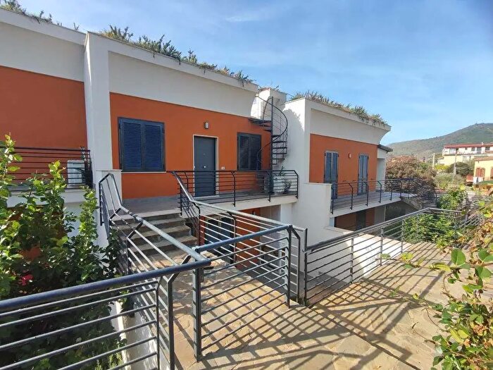 Appartamento trilocale in vendita in Via Previtari, Camerota