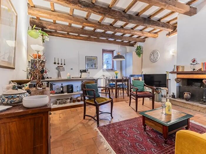 Appartamento trilocale in vendita in Via dei Pisanelli, Sutri