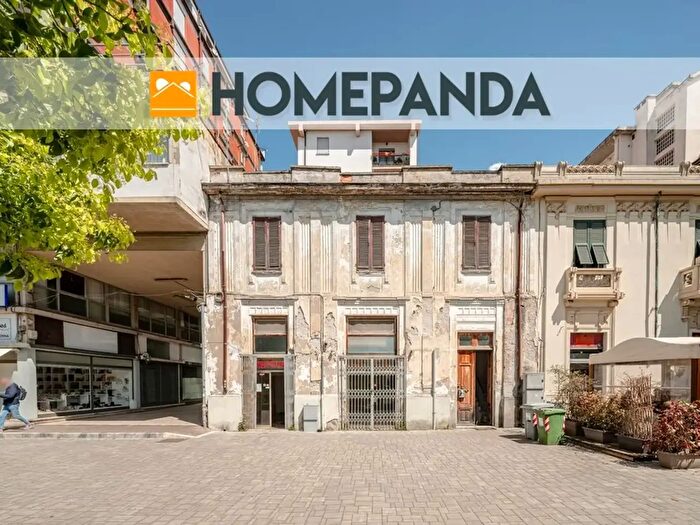 Casa con 6 locali in vendita in Piazza Liberazione, Massa