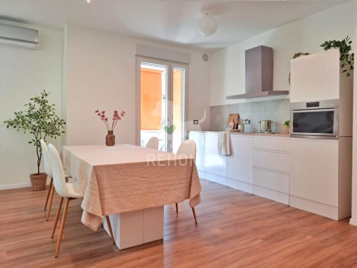 Appartamento trilocale in vendita in Via Brazzacco, Udine