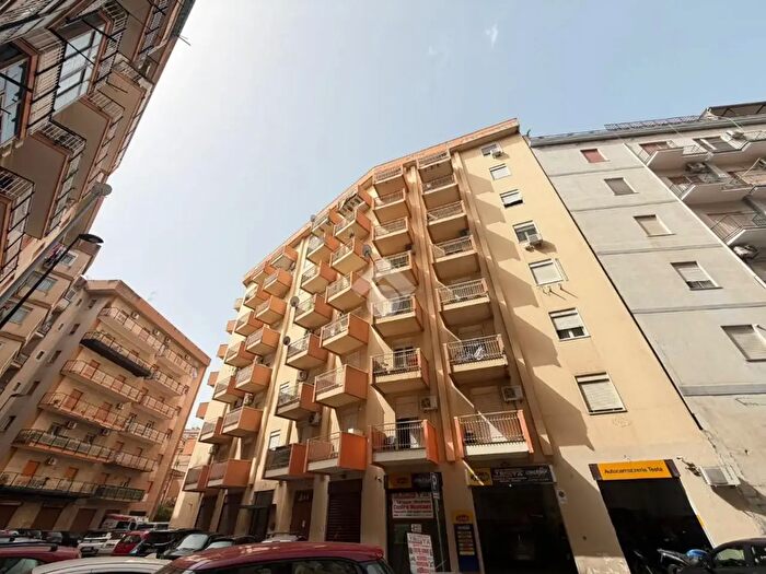 Appartamento con 5 locali in vendita in Via Michele Cipolla, Palermo