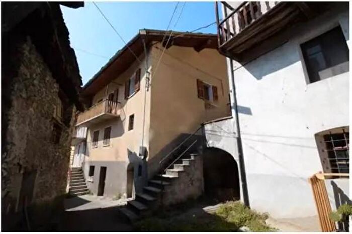 Casa con 6 locali in vendita in Frazione Vignola, Montjovet