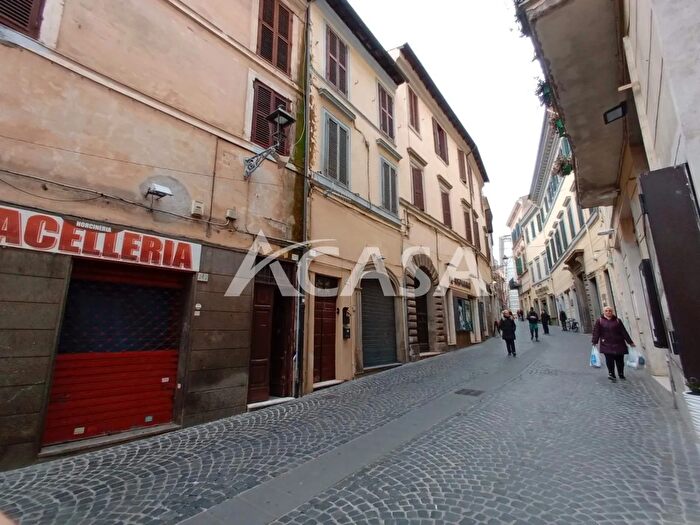 Appartamento trilocale in vendita in Velletri