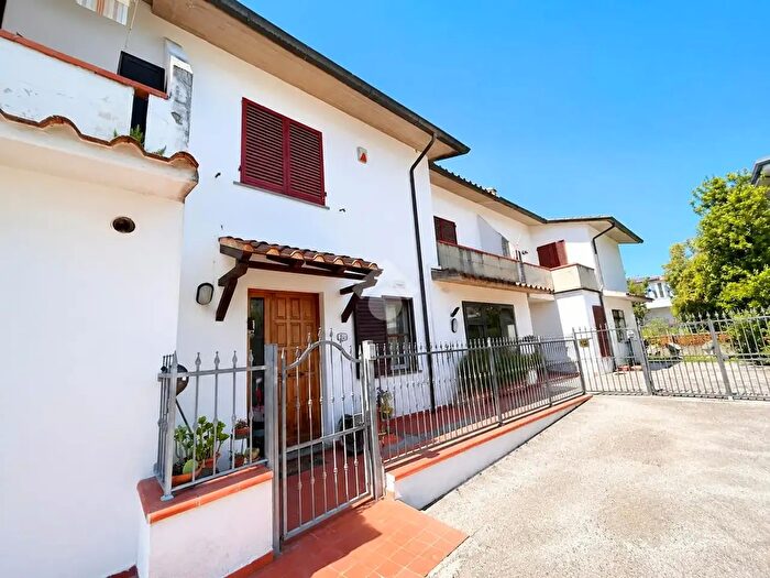 Appartamento con 6 locali in vendita in Via delle Ardenne, Pisa