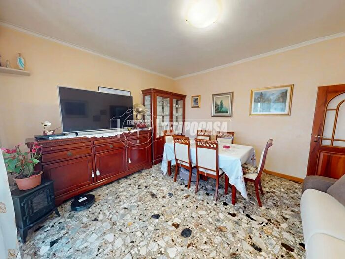 Appartamento trilocale in vendita in Via G Forni, Milano