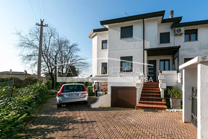 Casa con 7 locali in vendita in Treviso Zona Marocco, Mogliano Veneto