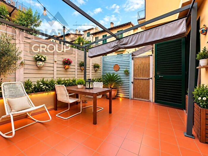 Appartamento trilocale in vendita in Piazza di San Iacopino, Porta al Prato San Jacopino, Firenze
