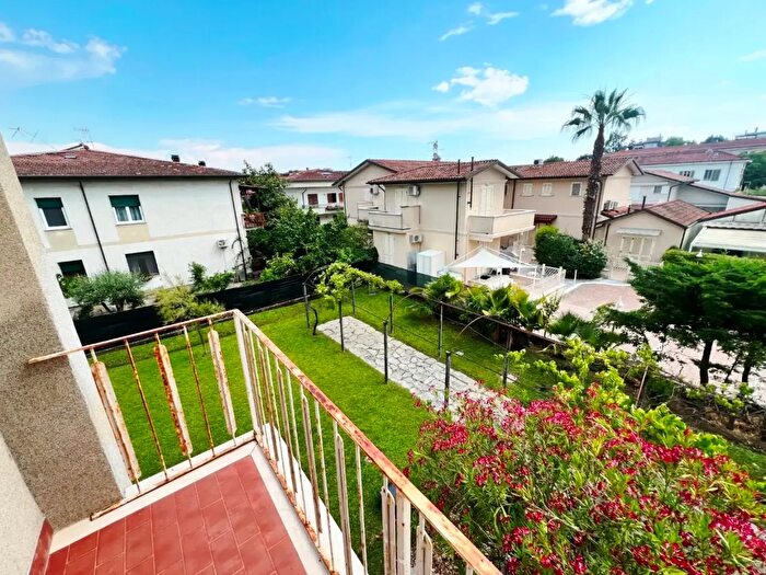 Casa con 5 locali in vendita in Massa